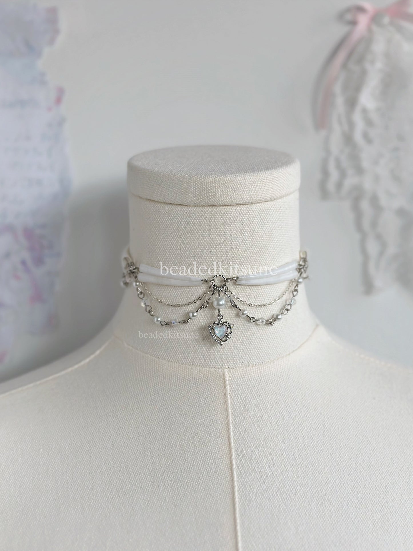 Selenia’ Choker // White