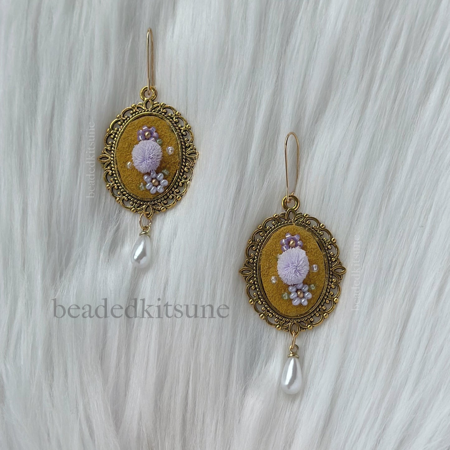 ‘Lilac Tufted Frames